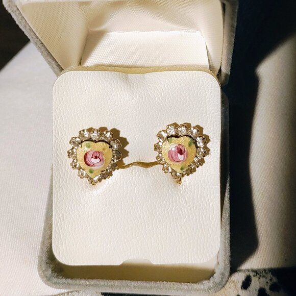 Heart shaped Vintage Screw Back Earrings. sPainted rose rhinestone - Picture 5 of 7